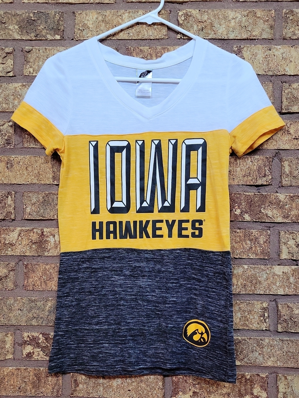 Iowa Hawkeyes Colorblock V-Neck Tee Yellow/White/Black Size Small